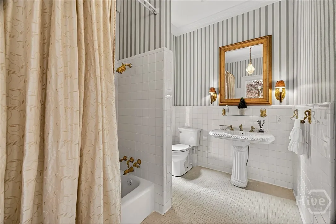 203 W Charlton Street, Savannah, Georgia, United States. - Photo 25