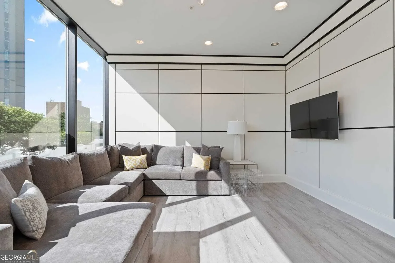 2828 Peachtree Road NW, Atlanta, Georgia, United States. - Photo 49