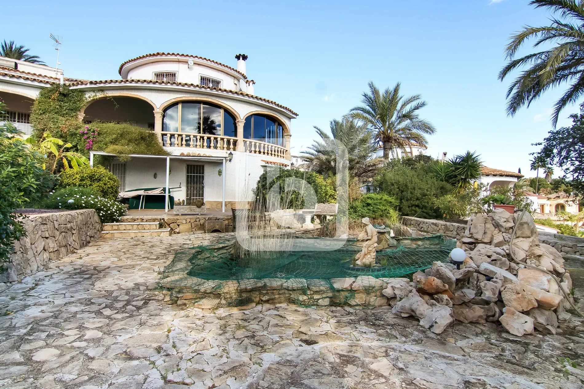 Exterior photo 4