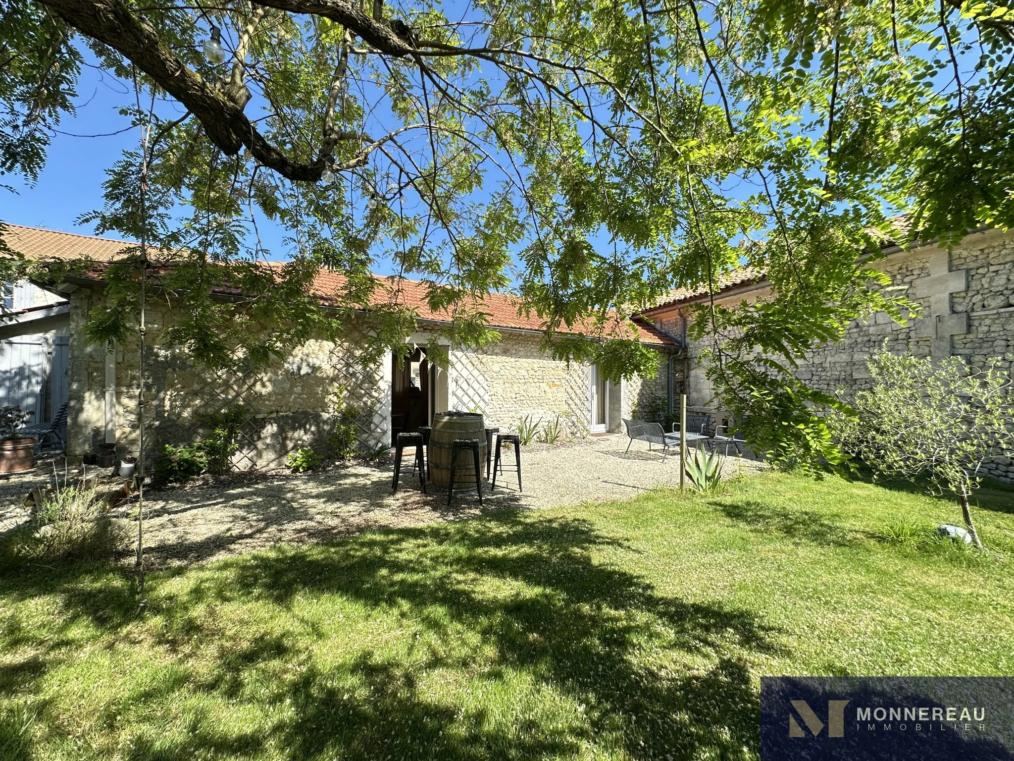 Exterior photo 9
