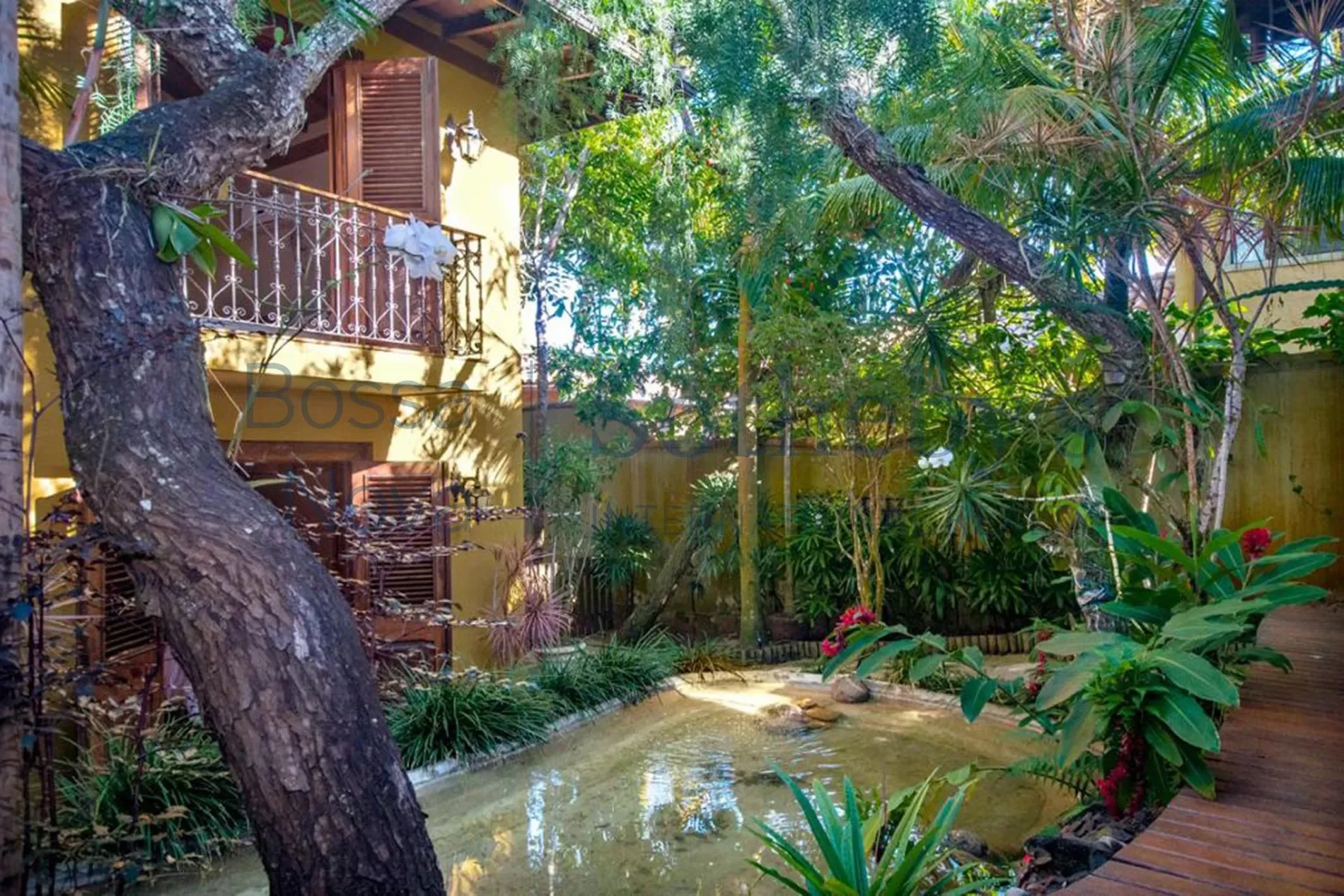 Exterior photo 4