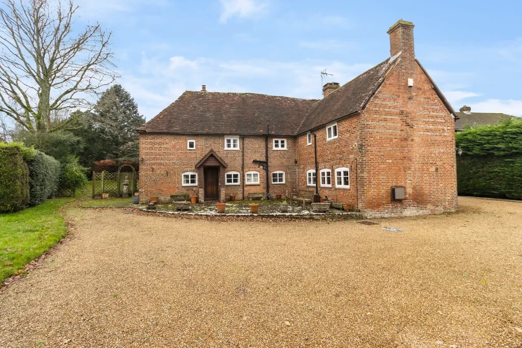 Exterior photo 9