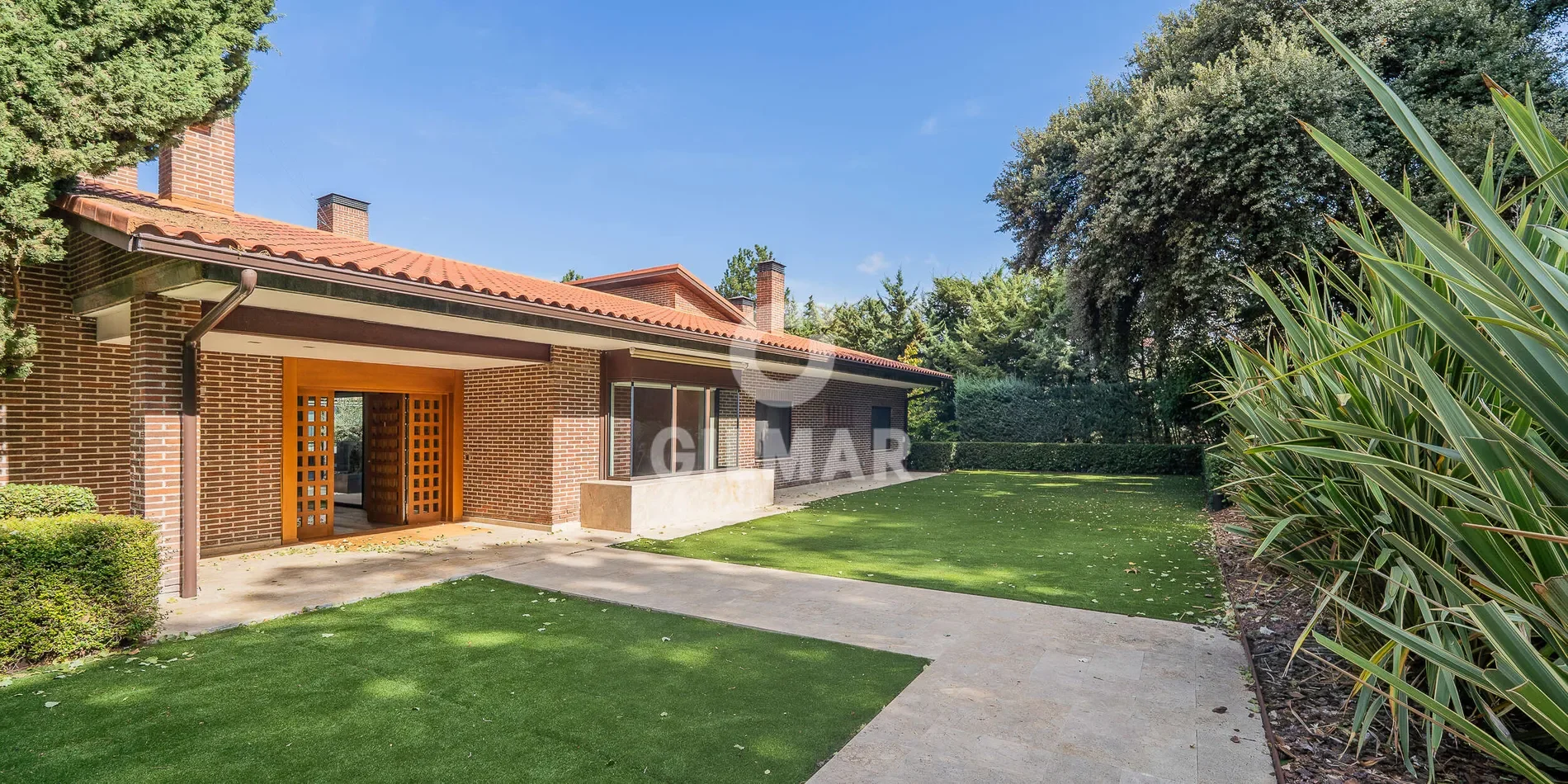 Exterior photo 12