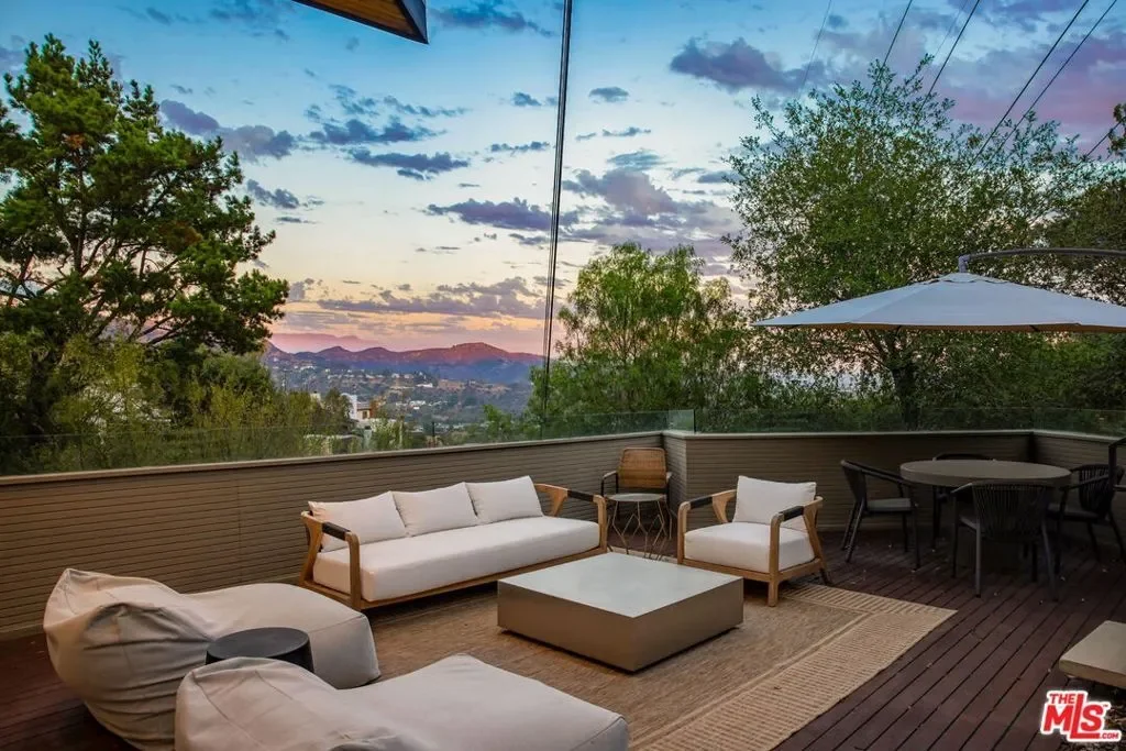 7187 Macapa Drive, Los Angeles, California, United States. - Photo 23