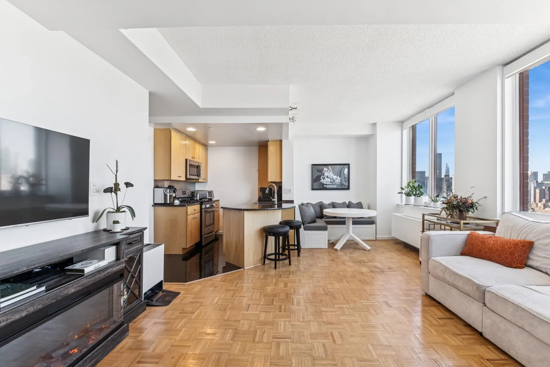 Citylights, 4-74 48TH AVE, New York, New York, United States. - Photo 2