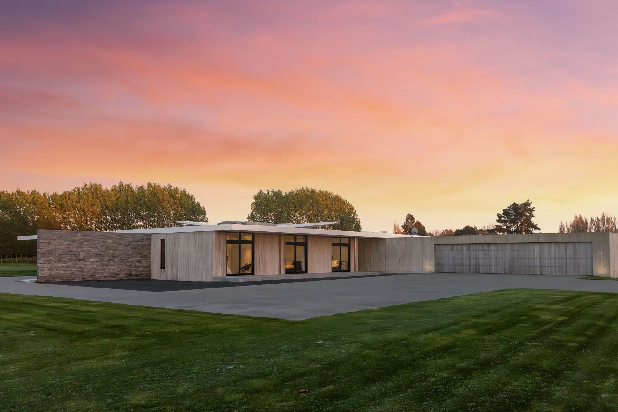 Exterior photo 4