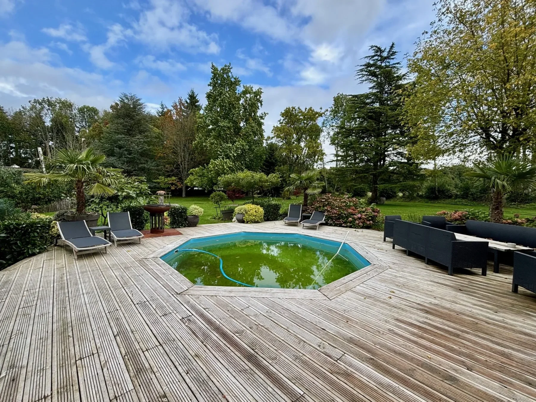 Exterior photo 6
