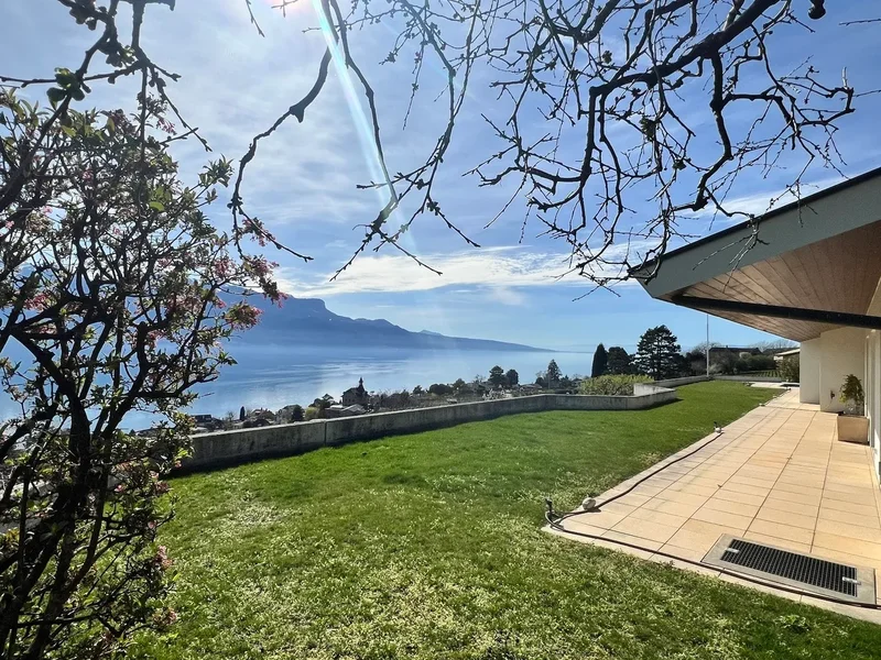 Rare architect-designed villa, spectacular views, vineyards in Corseaux