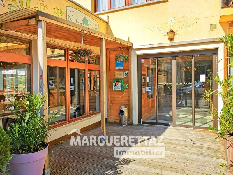 OPPORTUNITÉ D'INVESTISSEMENT - VASTE TÈNEMENT IMMOBILIER