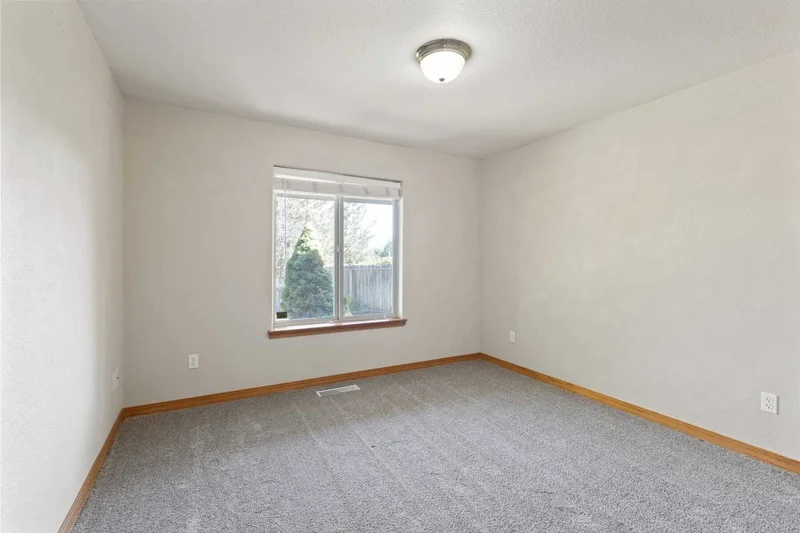 1946 NW Crown Street , Grants Pass, OR 97526, Grants Pass, Oregon, United States. - Photo 23
