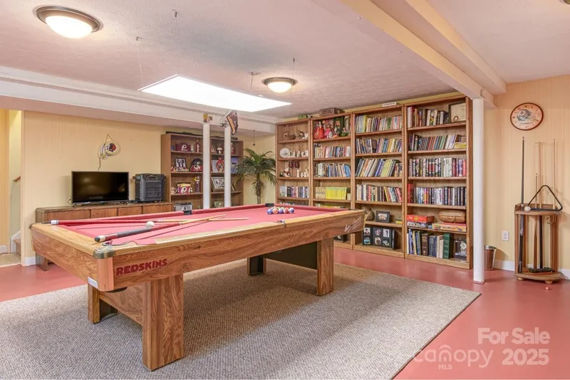 100 Bayberry Way, Hendersonville, NC 28739, Laurel Park, North Carolina, United States. - Photo 17