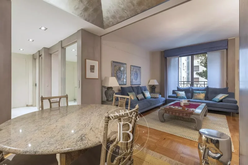 Paris 8 - Avenue Montaigne - 2nd floor - 1 bedroom, 2 possible