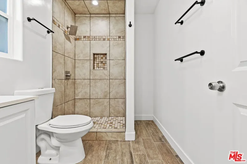 10823 Cantara Street, Los Angeles, California, United States. - Photo 49