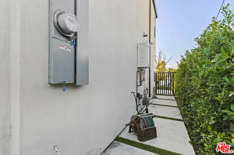 5152 Etiwanda Avenue, Los Angeles, California, United States. - Photo 56