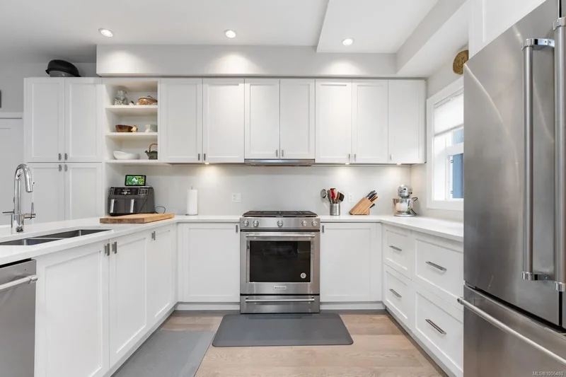 9889 Seventh St 7, Sidney, British Columbia, Canada. - Photo 2