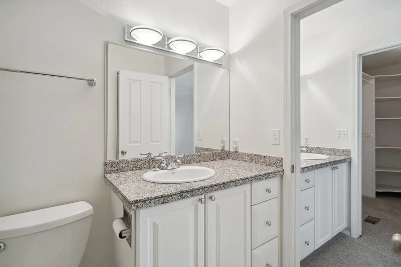10030 NE 120th St Unit #J2 , Kirkland, WA 98034, Kirkland, Washington, United States. - Photo 15