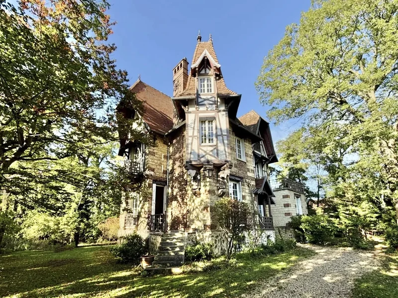 9 Bedrooms Single Family Detached