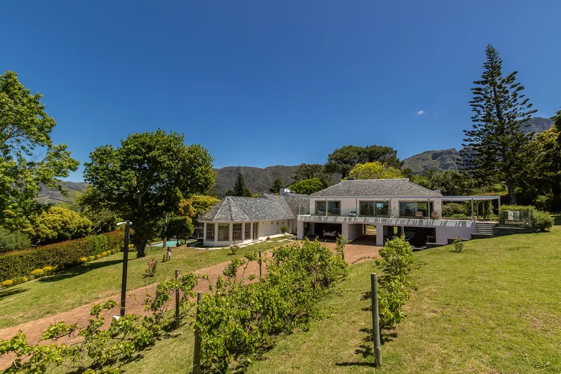 Luxury Estate In Bishopscourt