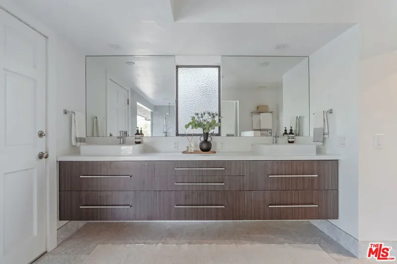 5858 Mcdonie Avenue, Los Angeles, California, United States. - Photo 32