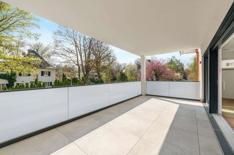 Exclusive 4-room apartment with high design standards and balcony for first-time occupancy