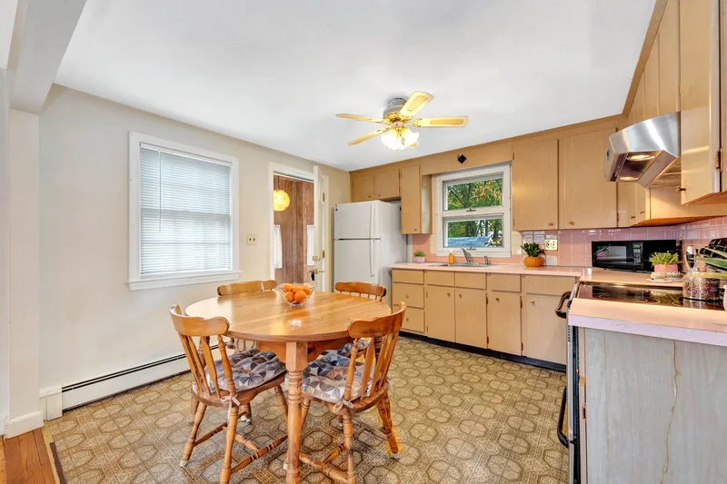 19 Wilbur Ave , Arlington, MA 02476, Arlington, Massachusetts, United States. - Photo 11