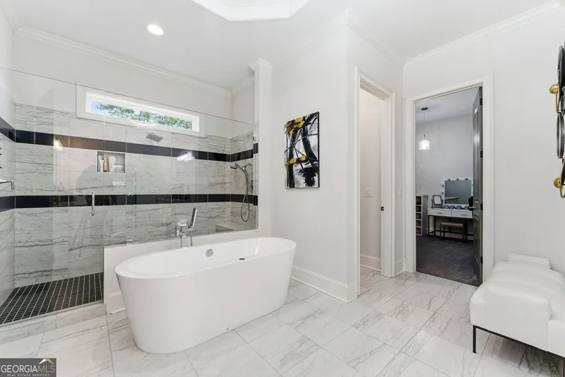 Single Family Residence in Stockbridge