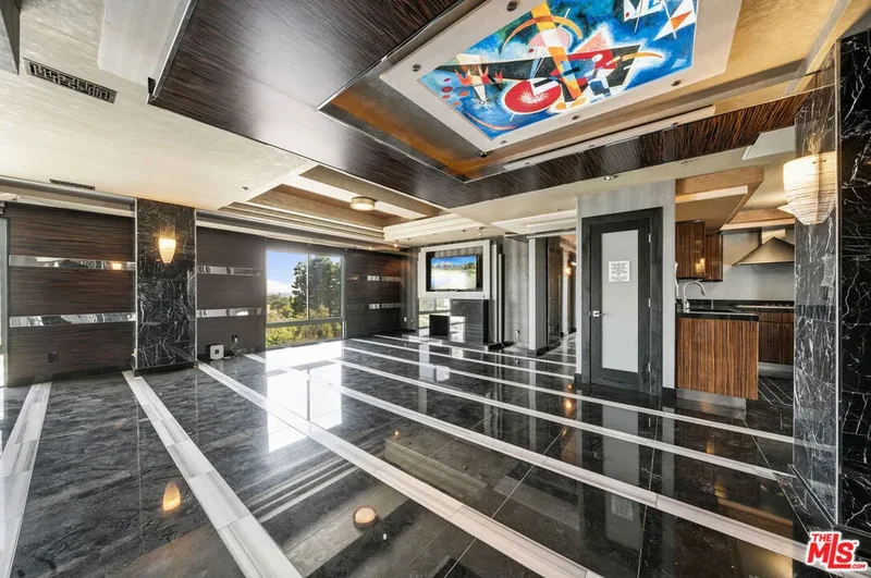 10336 Wilshire Boulevard 703, Los Angeles, California, United States. - Photo 35