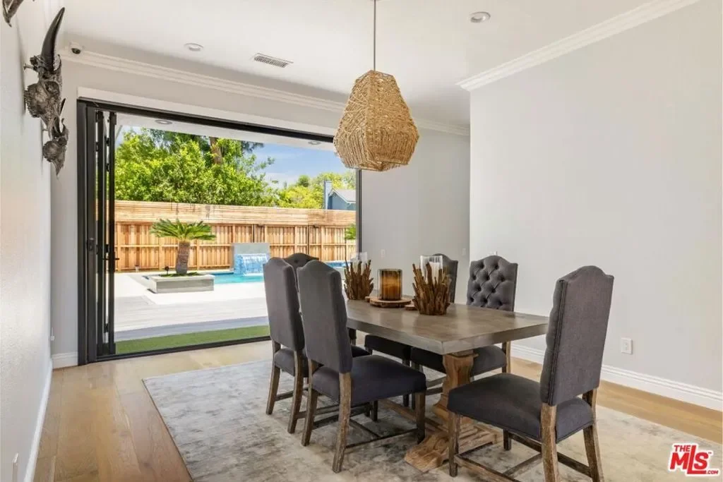 22623 Califa Street, Los Angeles, California, United States. - Photo 8
