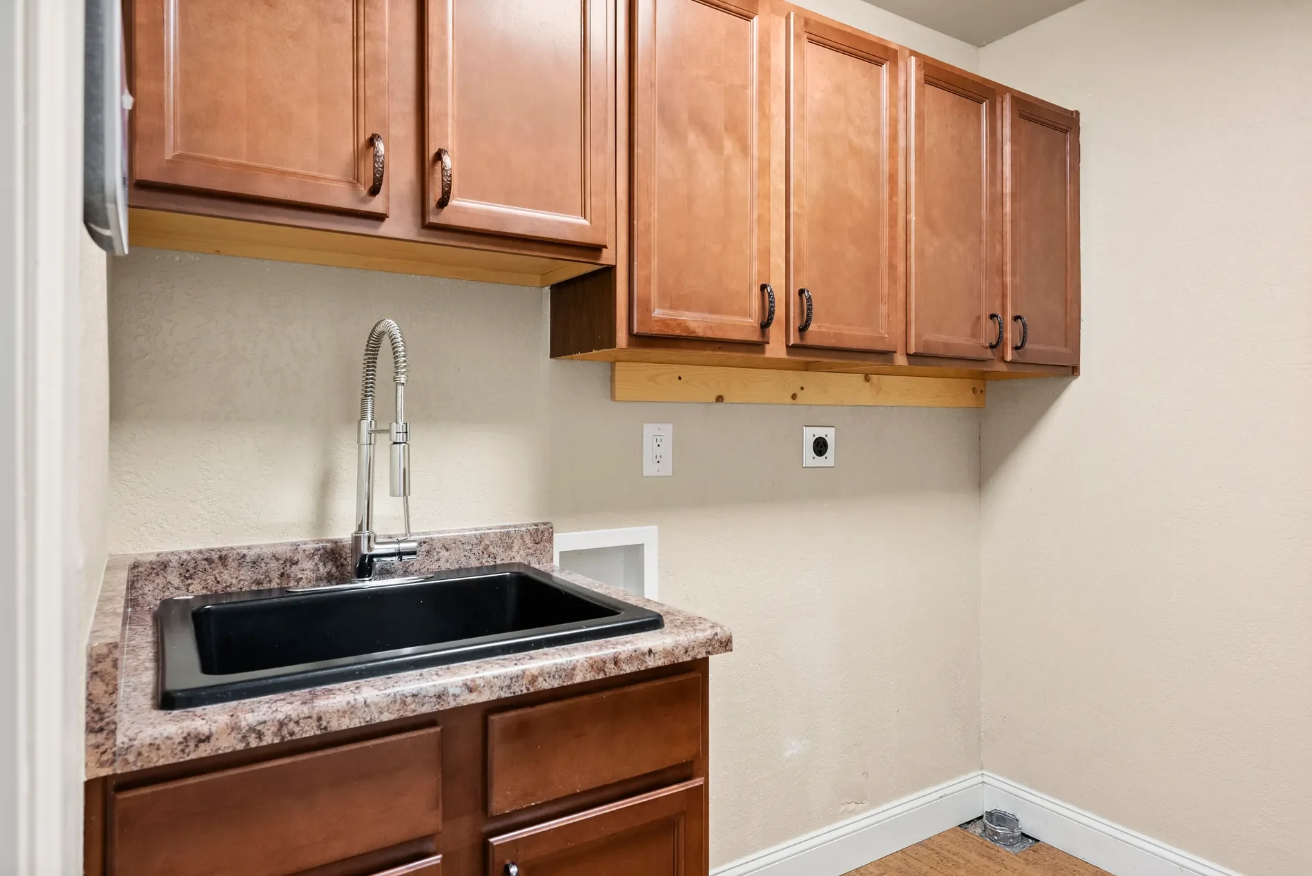 4 2nd Street , Colorado Springs, CO 80906, Colorado Springs, Colorado, United States. - Photo 28