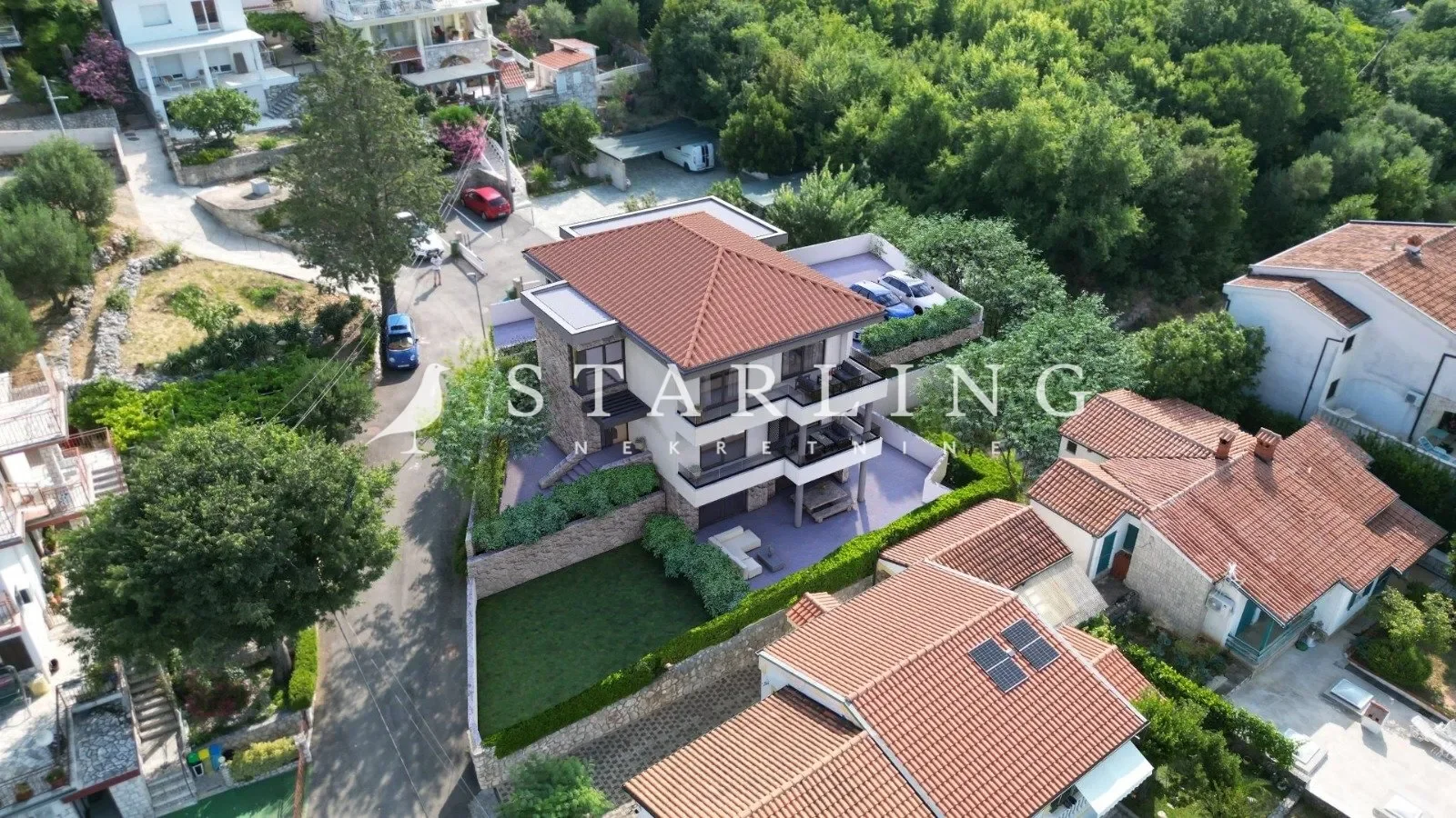 Exterior photo 8