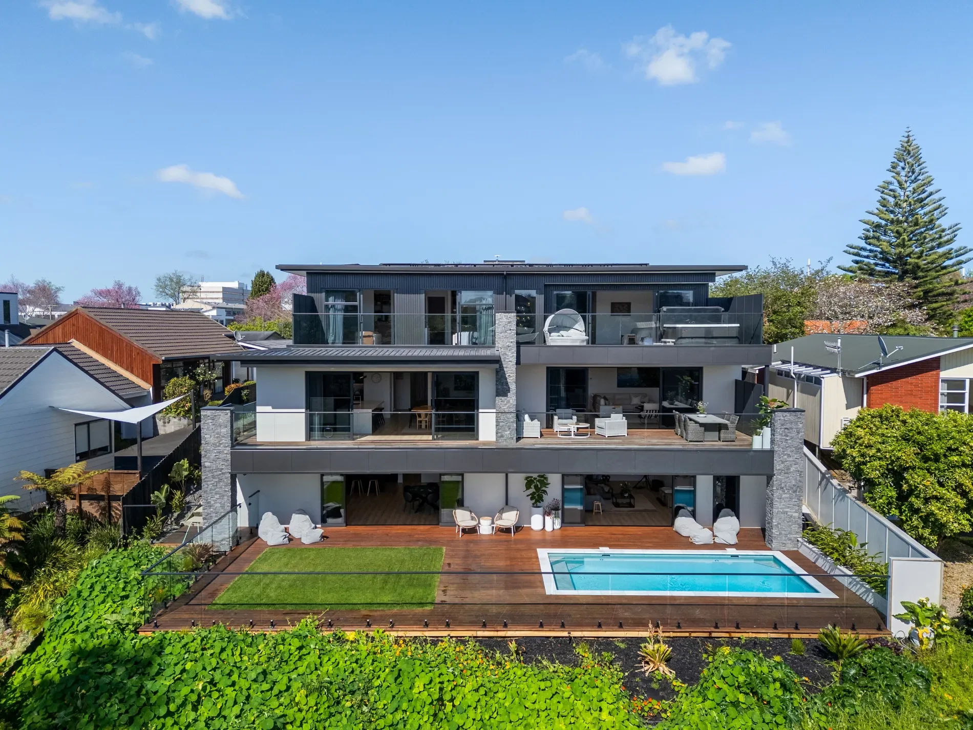 Exterior photo 9