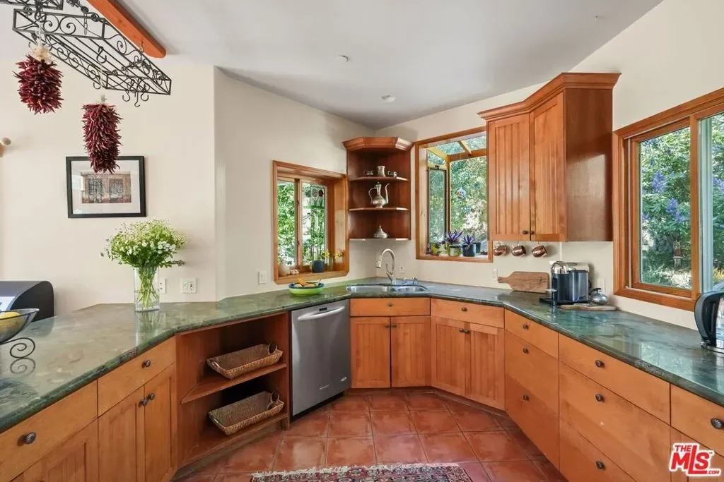 774 Old Topanga Canyon Road, Topanga, California, United States. - Photo 14