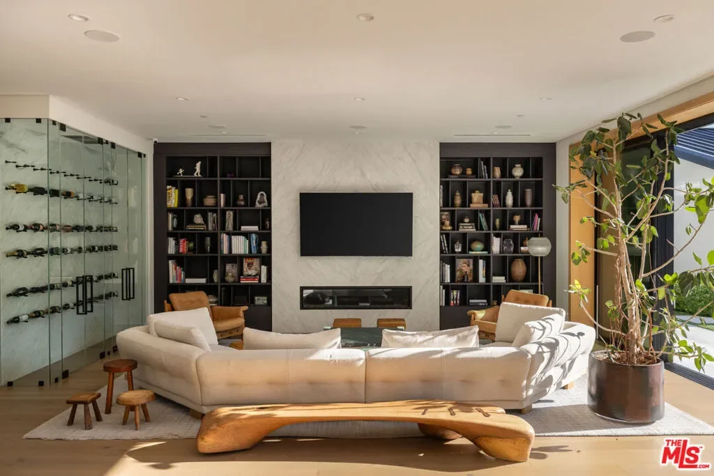 455 N Bundy Drive, Los Angeles, California, United States. - Photo 16