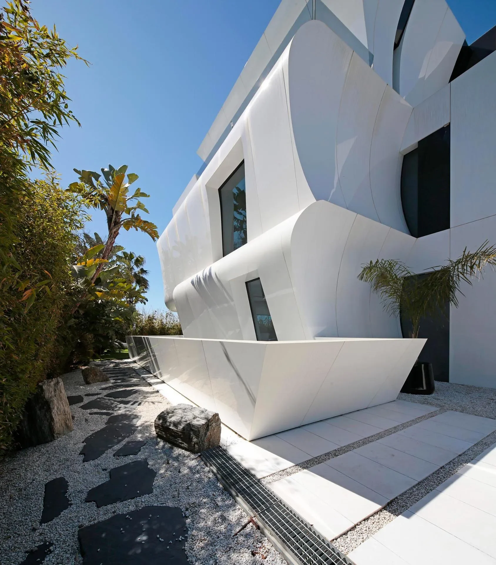 Exterior photo 9