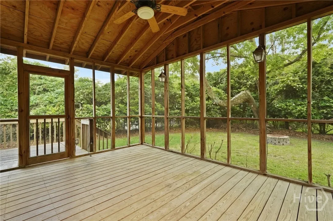 Exterior photo 3