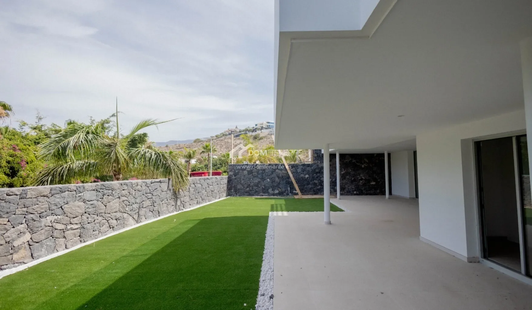 Exterior photo 7