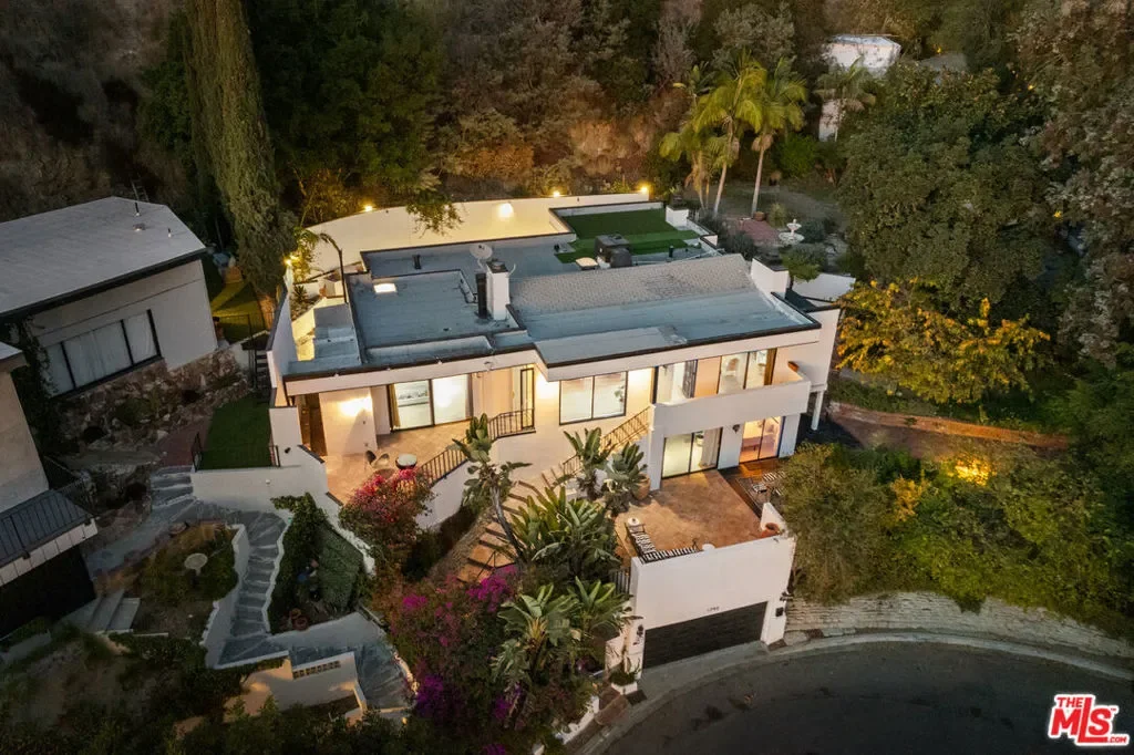 1790 Viewmont Drive, Los Angeles, California, United States. - Photo 16