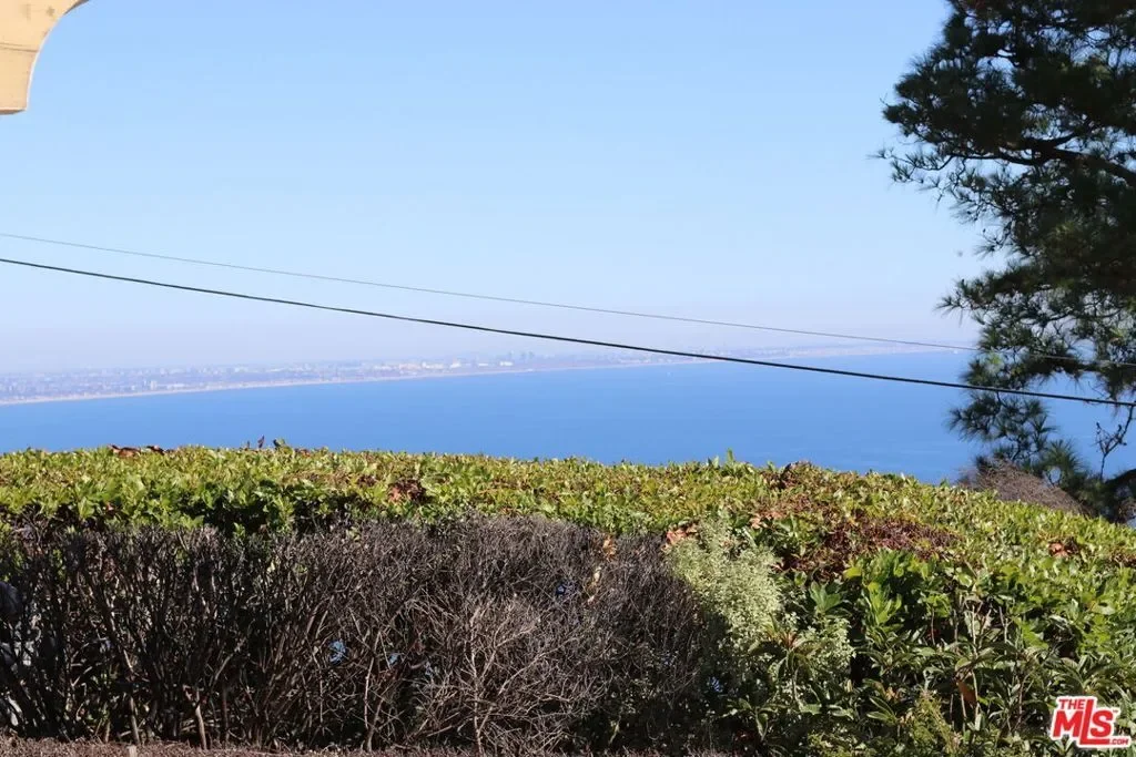 20776 Big Rock Drive, Malibu, California, United States. - Photo 36
