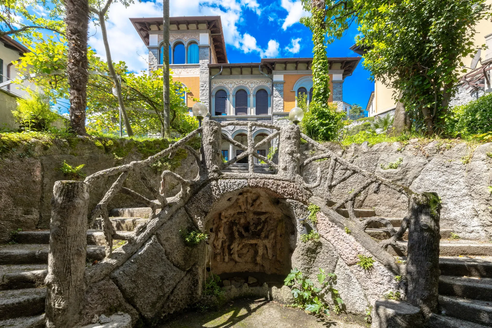 Exterior photo 3