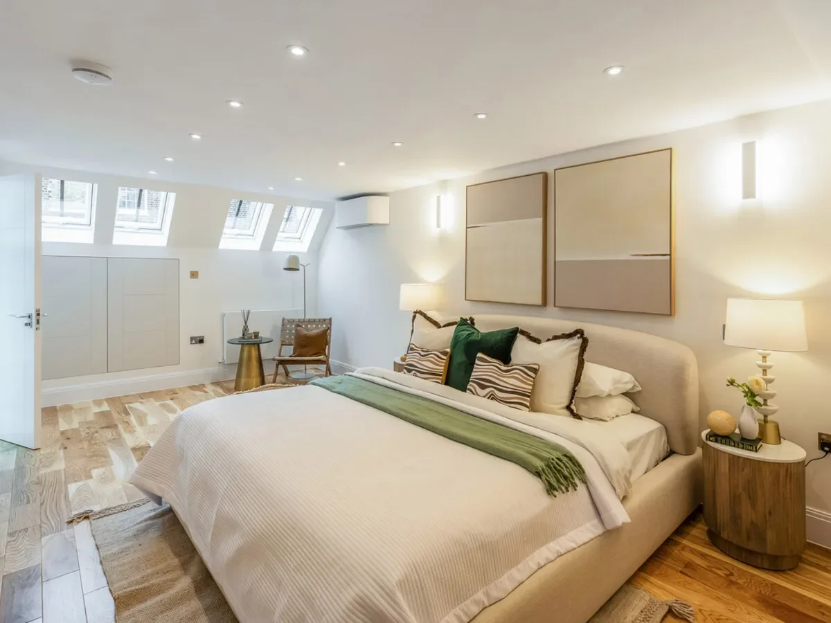 Cadogan Lane, London, SW1X, London, England, United Kingdom. - Photo 9