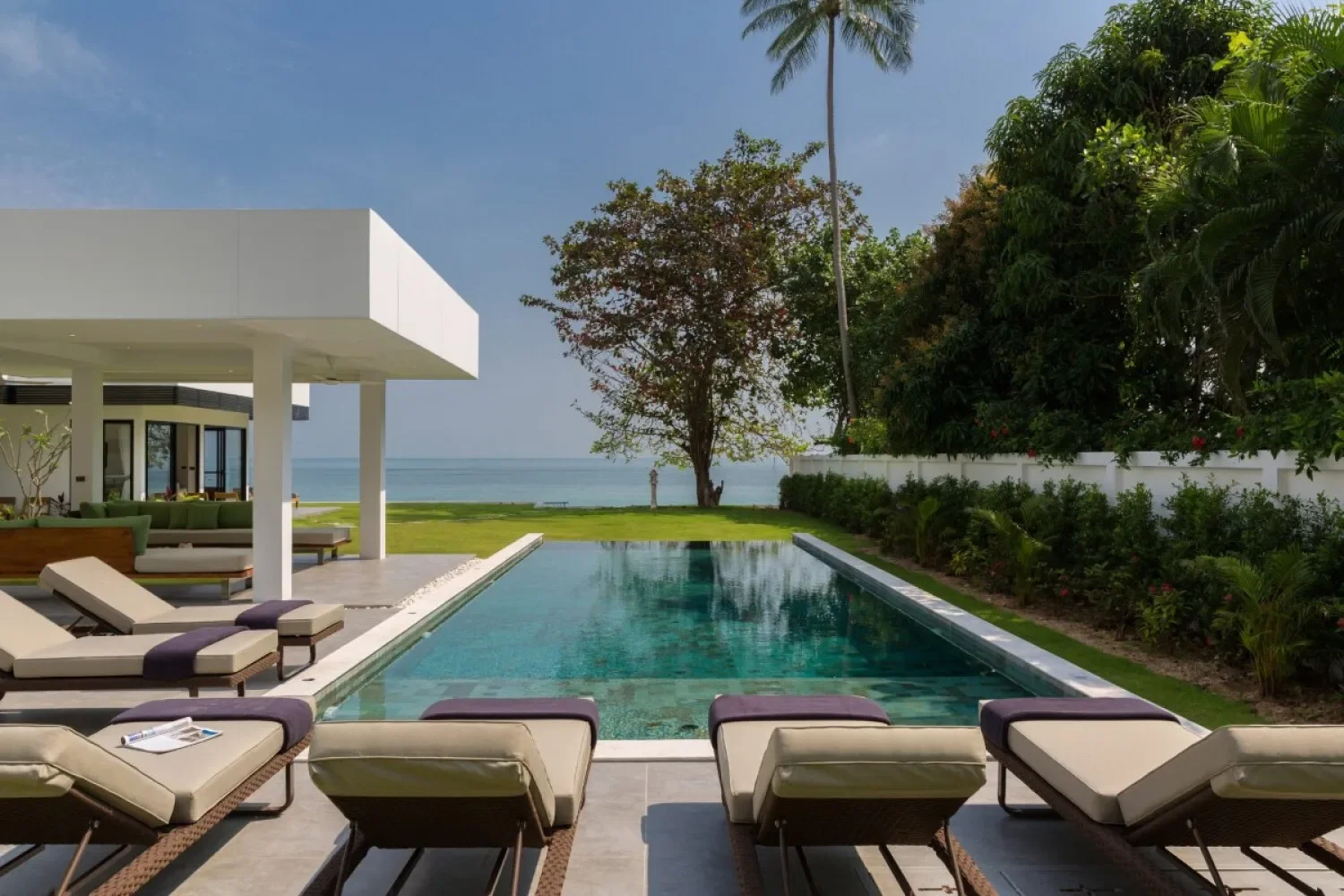 Exterior photo 8