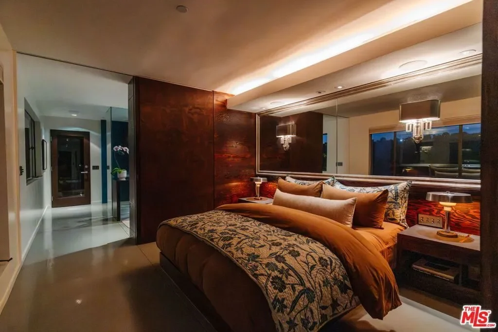 8715 Skyline Drive, Los Angeles, California, United States. - Photo 3