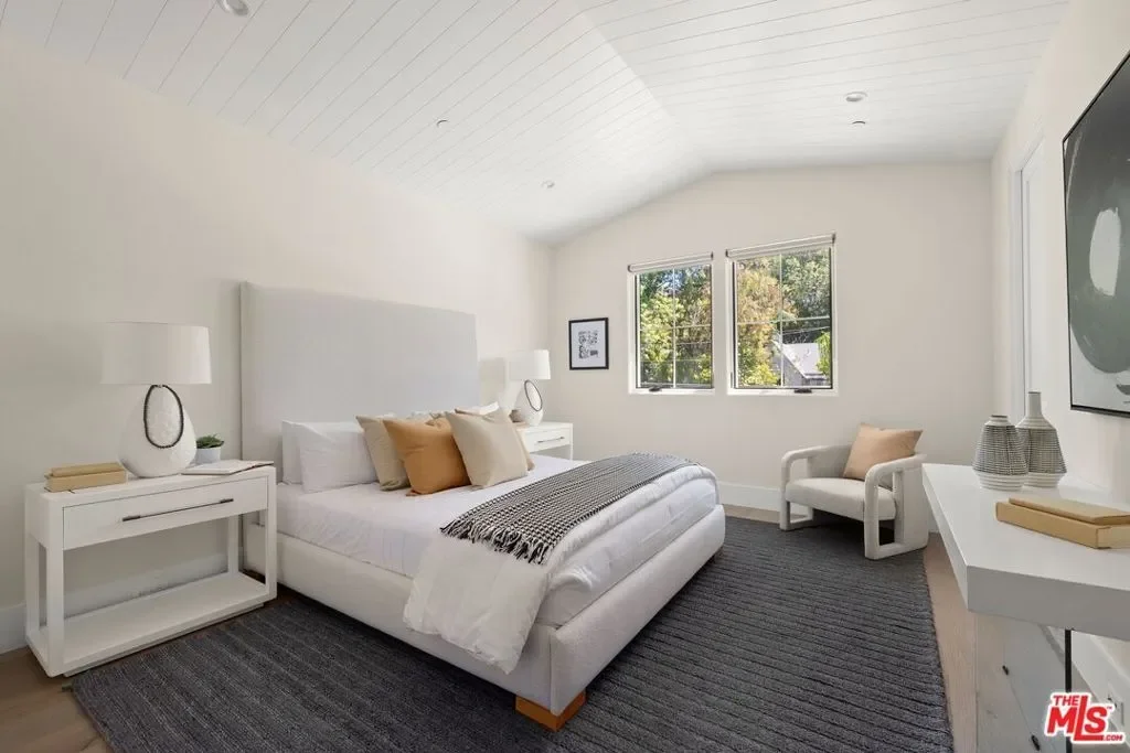 15125 Valley Vista Boulevard, Los Angeles, California, United States. - Photo 9