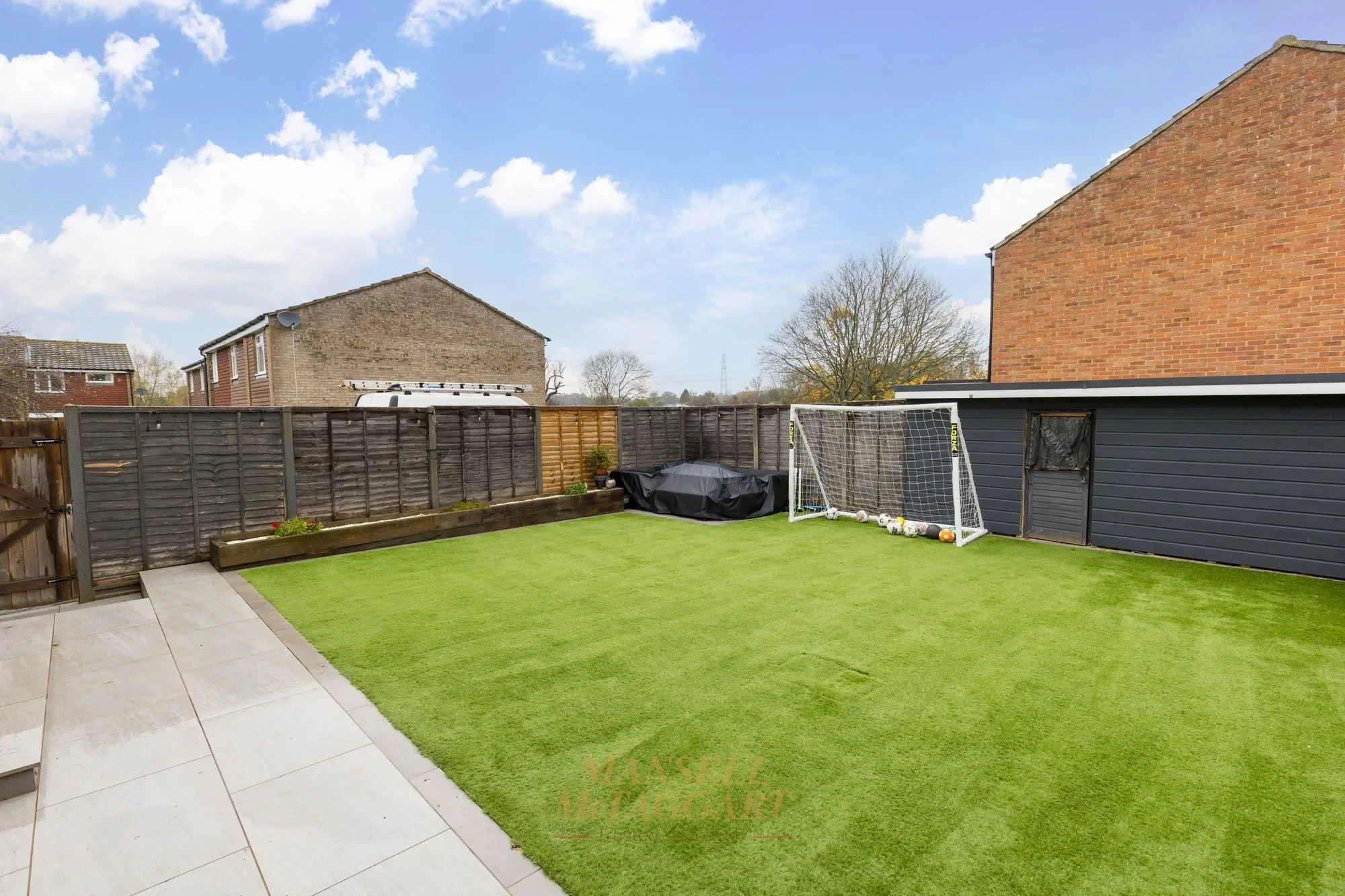 Exterior photo 2