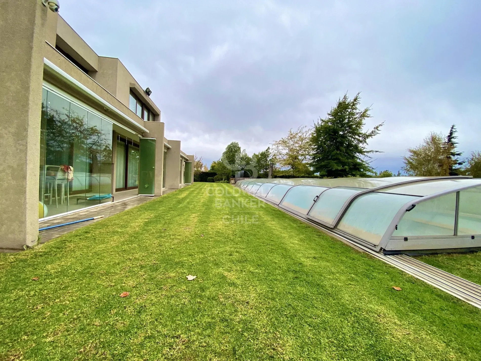 Exterior photo 3
