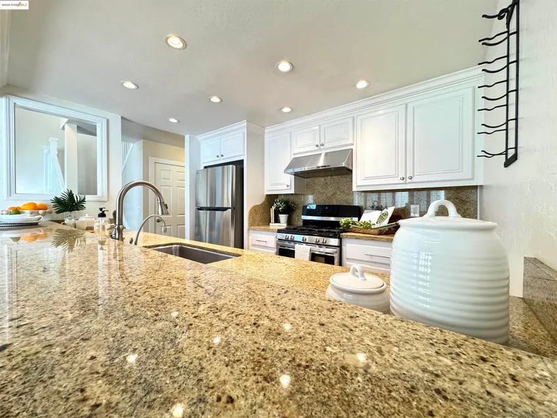 3365 Los Prados St, San Mateo, California, United States. - Photo 33
