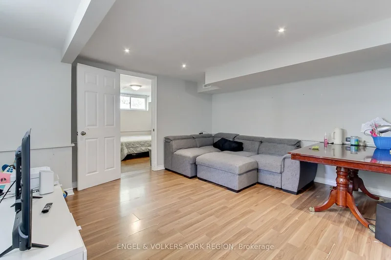 256 Penn Avenue, Newmarket, Ontario, Canada. - Photo 20