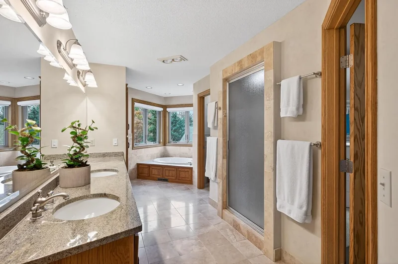 6993 Kenmare Drive, Bloomington, MN 55438, Minneapolis, Minnesota, United States. - Photo 43