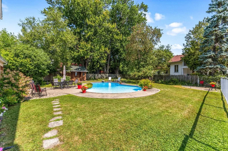 222 Ch. du Bord-du-Lac-Lakeshore, Pointe-Claire, Quebec, Canada. - Photo 14
