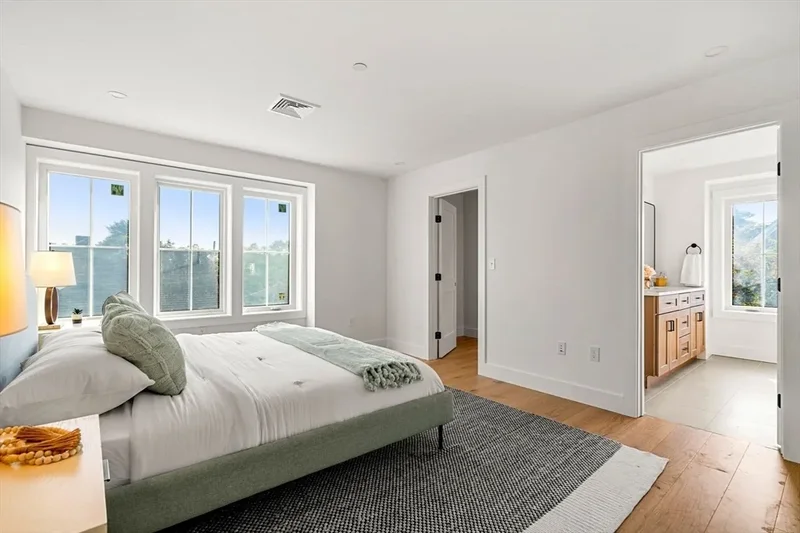 2-18 Elm Street, #8, Newton, MA, 02465, USA, Newton, Massachusetts, United States. - Photo 14